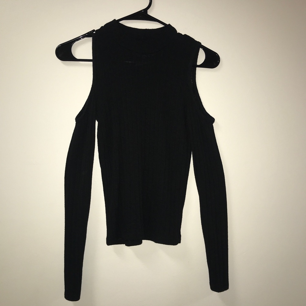 AMERICAN EAGLE COLD SHOULDER TOP
